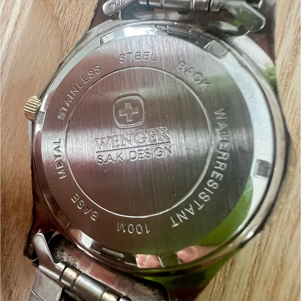 Wenger SAK design Swiss two-toned dress watch NEW BATTERY